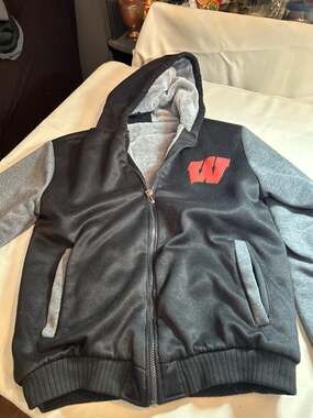 Wisconsin Badgers Fleece Lined Full Zip Hoodie Jacket Size L
